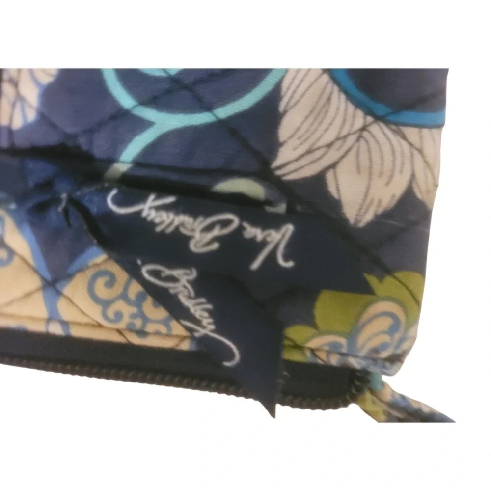 Vera Bradley Blue Floral  Wristlet Wallet Clutch‎